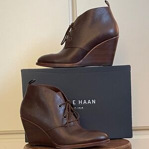 COLE HAAN Brown Pebbled Leather Wedge Ankle Bootie Ladies 9.5